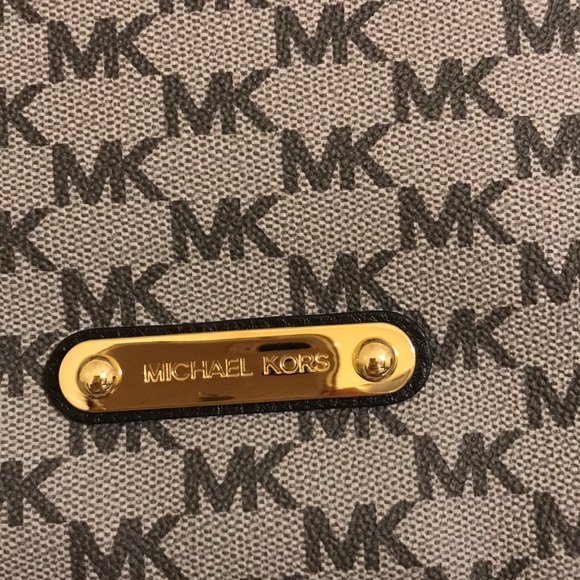 Authentic Black and gray Michael Kors bag - Picture 4 of 8